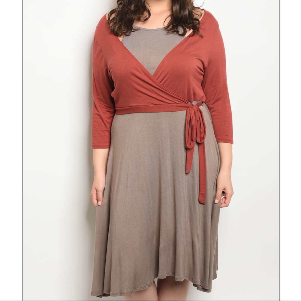 ☕️Lovely Wrap Dress🤩Sale - Picture 2 of 4